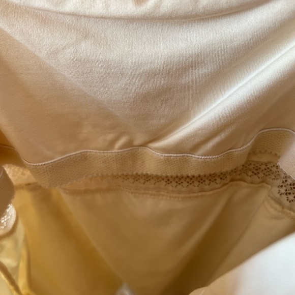 Bordeaux cream color nylon top - Picture 4 of 6